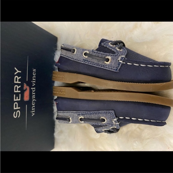 NWT Sperry x vineyard vines Authentic Original Slip On Boat
Shoe Boy 5 - Picture 3 of 7